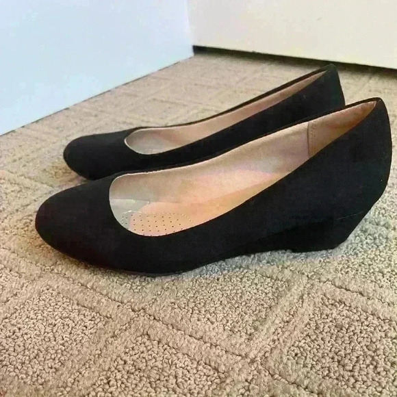 Black Wedge Heels - Picture 1 of 6